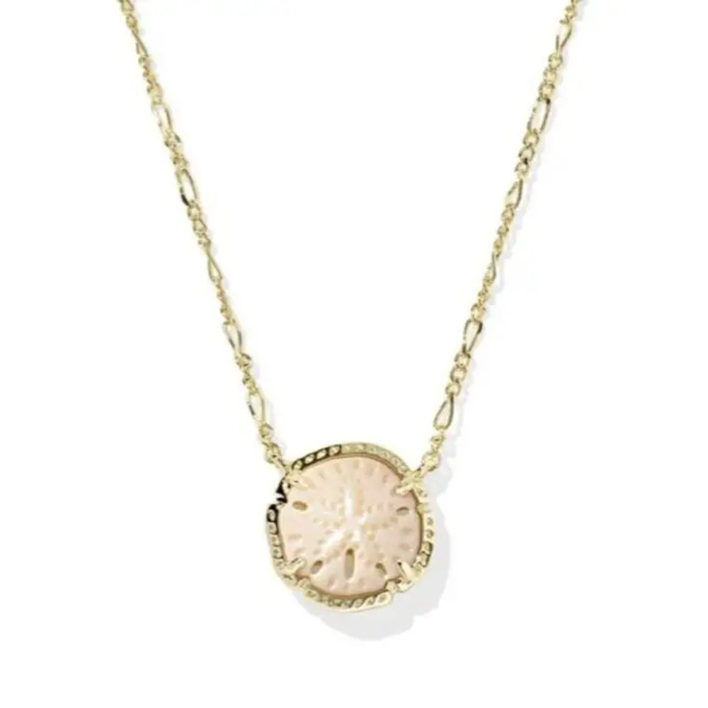 ?????? Kendra Scott x Sand Dollar Gold Short Pendant Necklace - Picture 1 of 5